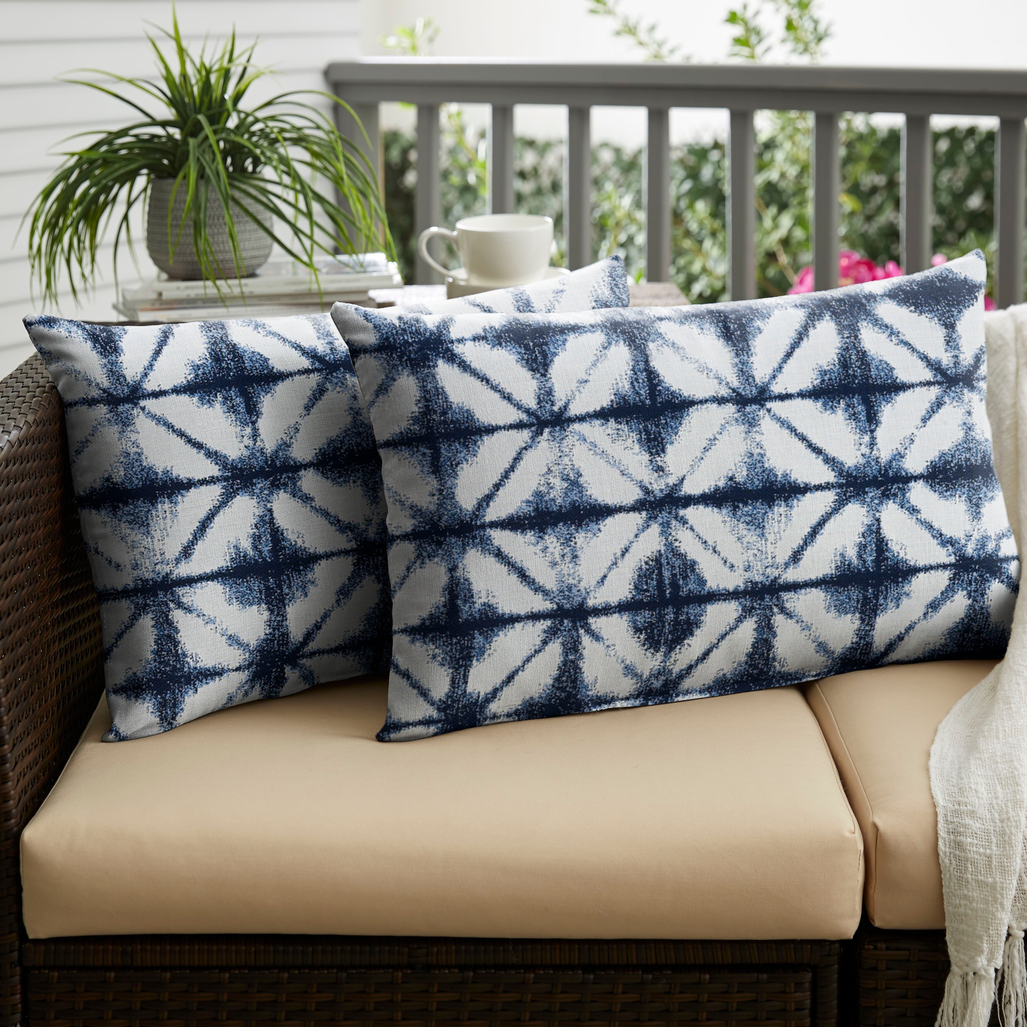 Bellini home and gardens sunbrella designer hotsell knife edge chaise lounge cushions
