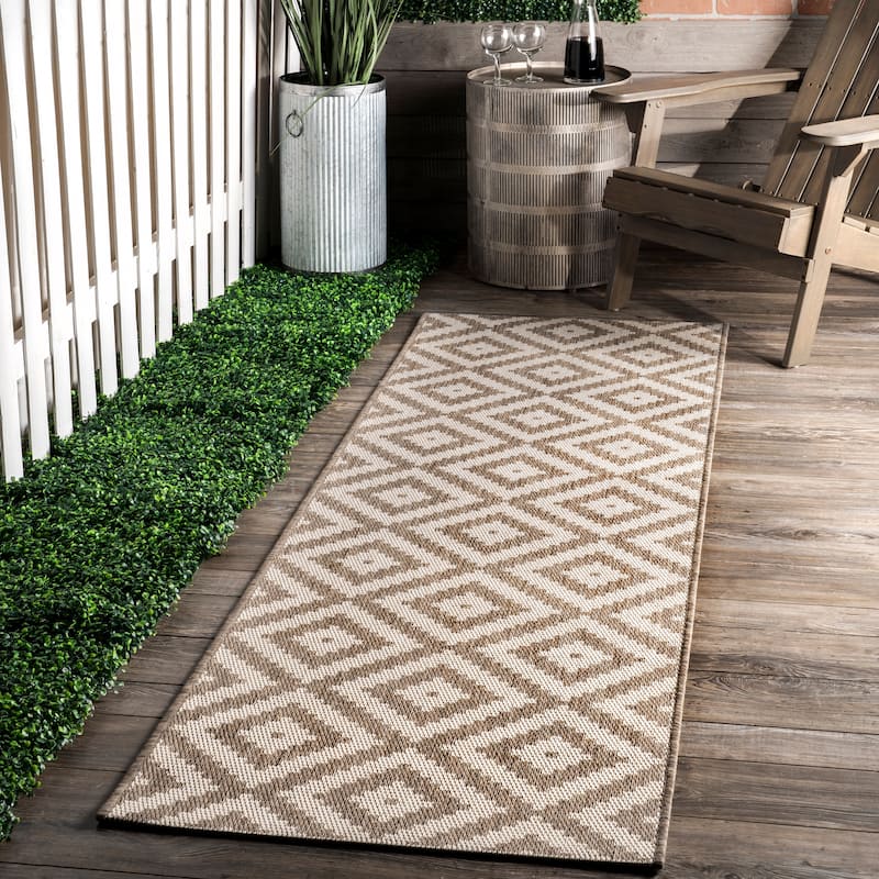 Nuloom Indoor/Outdoor Geometric Diamond Area Rug