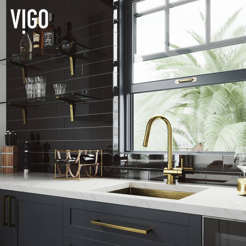 VIGO Gramercy 17" H Single Handle Pull-Down Spout Kitchen Faucet