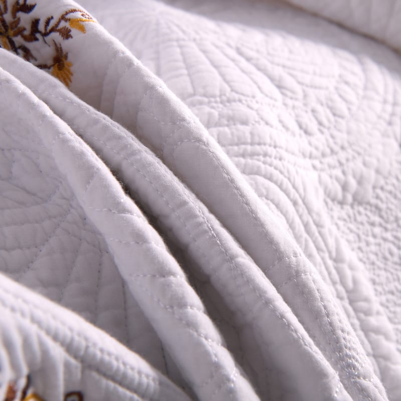 S&S Classic Medallion 3 Piece Cotton Quilt Set