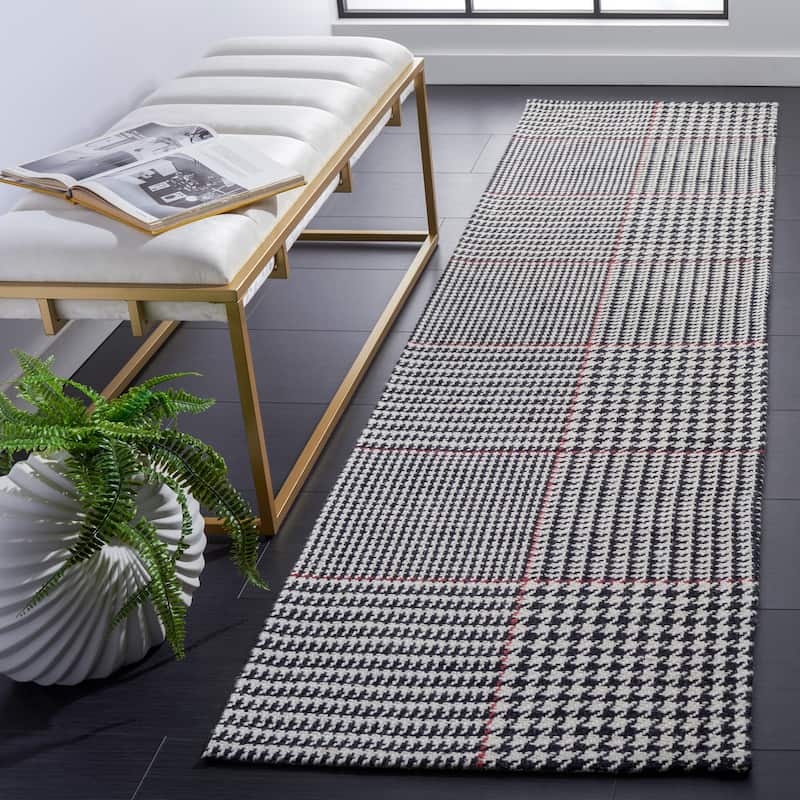 SAFAVIEH Handmade Marbella Alevtina Wool Rug - 2'3" x 9' Runner - Black/Ivory