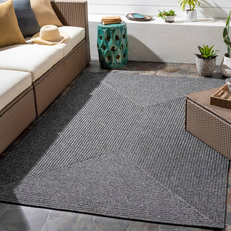 Livabliss Sharrah Indoor/ Outdoor Solid Braided Area Rug
