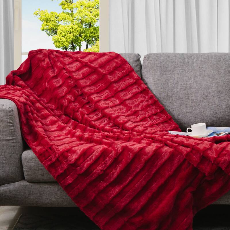 Cheer Collection Faux Fur/ Microplush Reversible Throw Blanket - 60"x70" - Maroon
