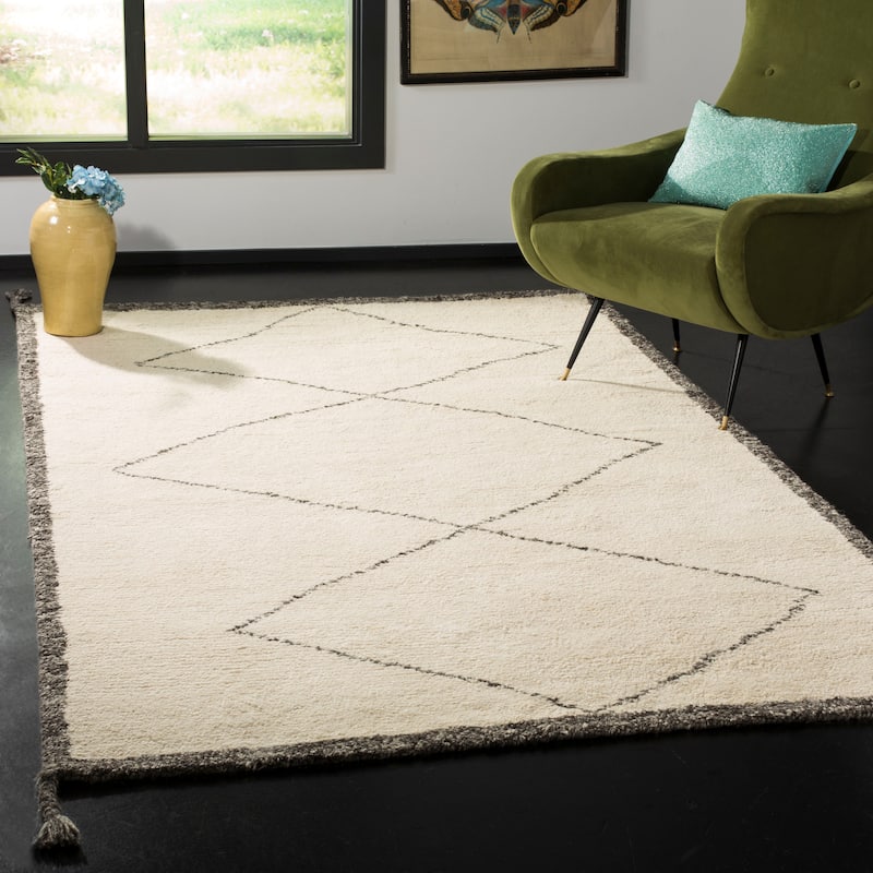 SAFAVIEH Handmade Casablanca Shag Oonagh Tribal Wool Rug - 2'3" x 4' - Ivory/Charcoal