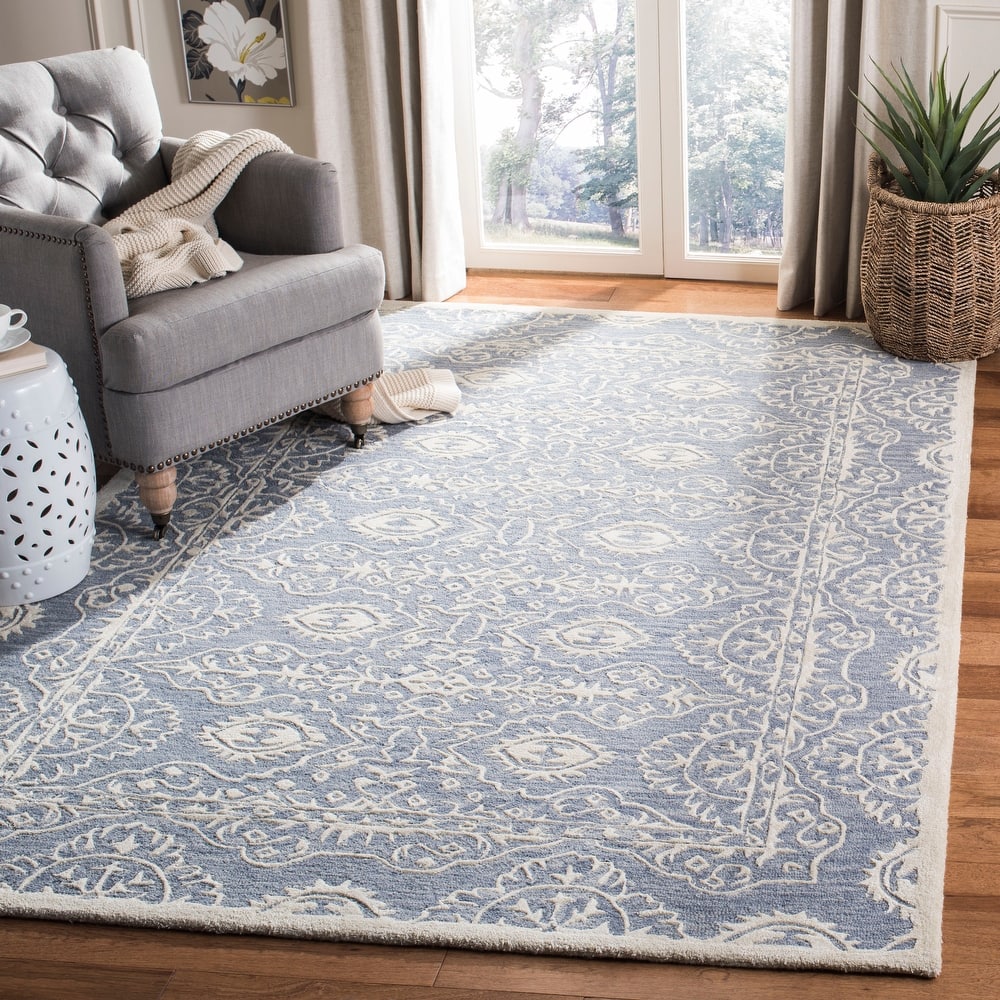 SAFAVIEH Handmade Bella Wivine Modern Floral Wool Rug