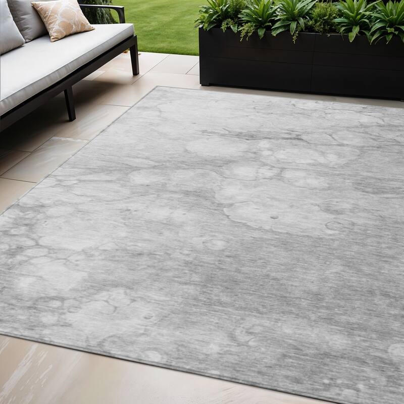 HomeRoots Abstract Transitional Rectangle Outdoor Rug - 5' X 8'