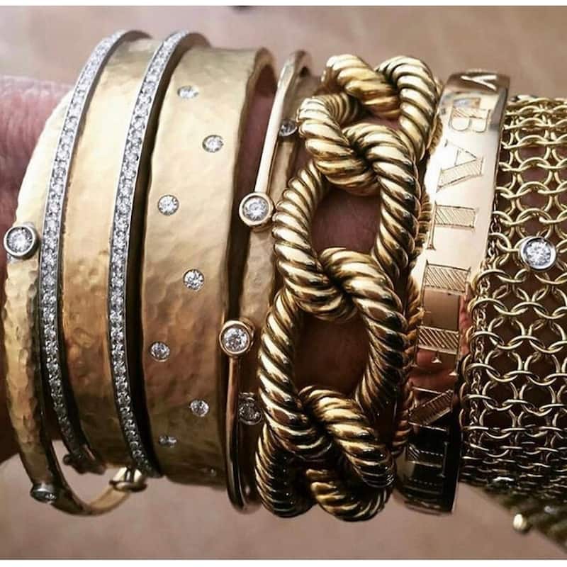 Curata Italian 18k Yellow Gold 7" 0.66 cttw Diamond Hammered Hinged Bangle Bracelet