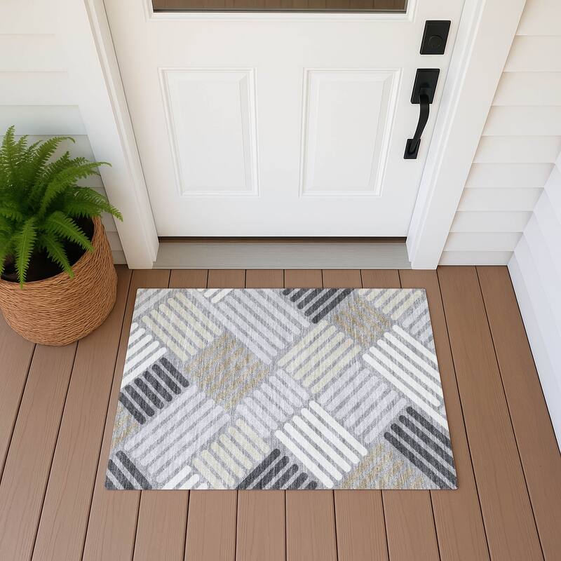 Machine Washable Indoor/ Outdoor Modern Weave Chantille Rug - Gray - 1'8" x 2'6"