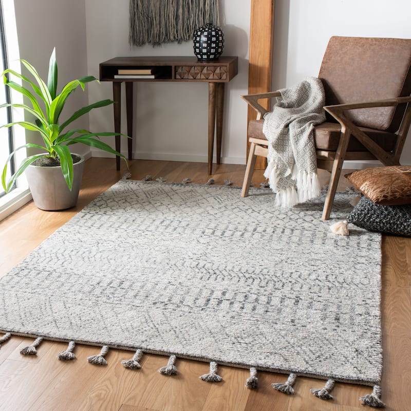 SAFAVIEH Handmade Casablanca Shag Hanita Tribal Wool Rug - 5' x 8' - Ivory/Navy