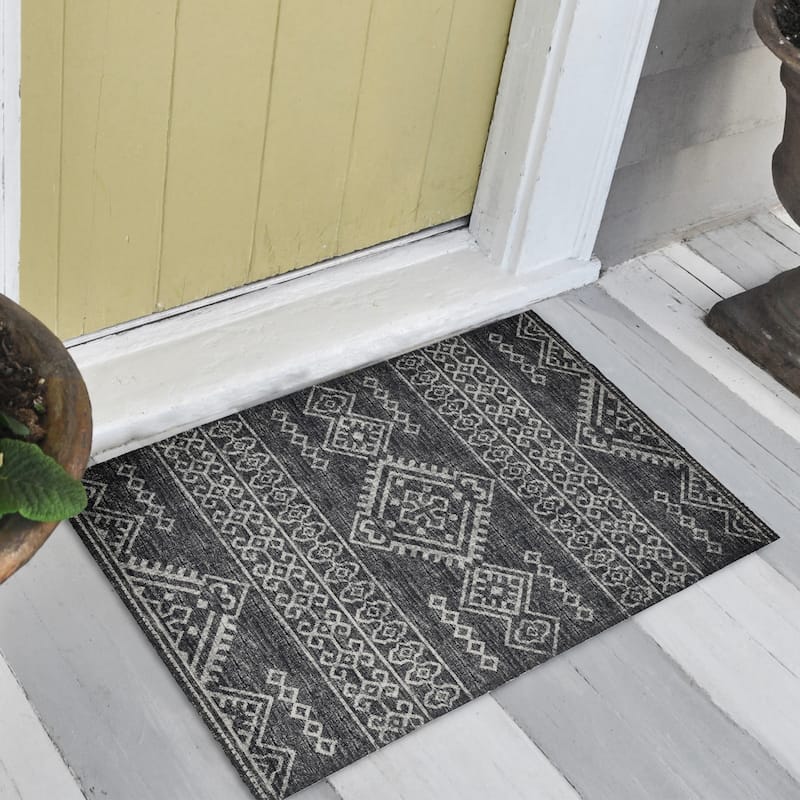 Indoor/ Outdoor Yuma Boho Washable Rug - 1'8" x 2'6" - Gray