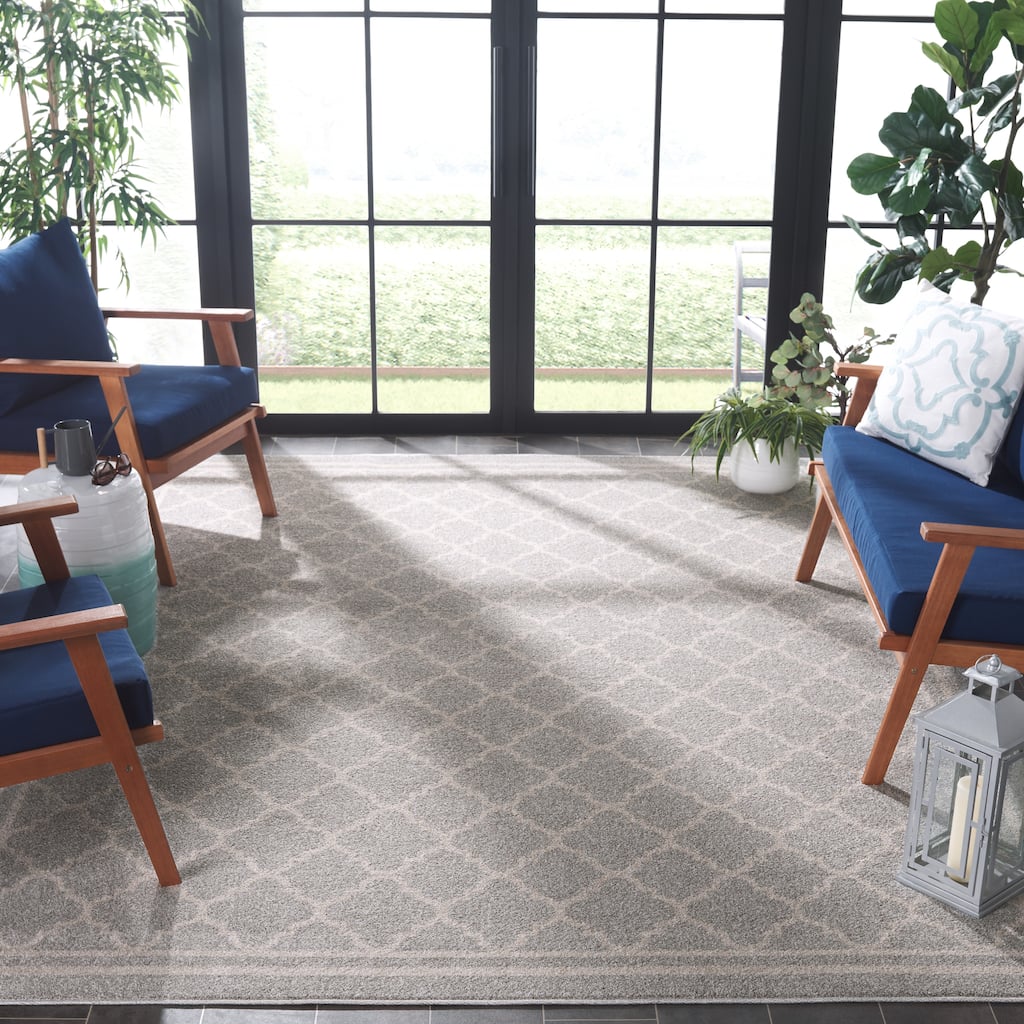 SAFAVIEH Amherst Namira Trellis Rug