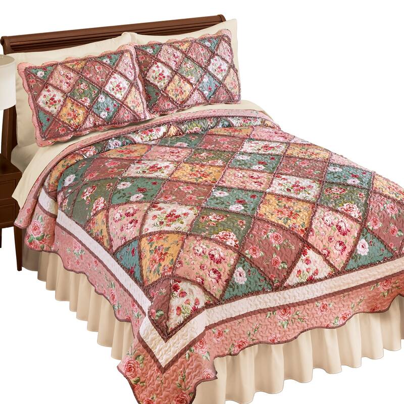 Kamila Floral Patchwork Trellis Design Scalloped Edge Quilt