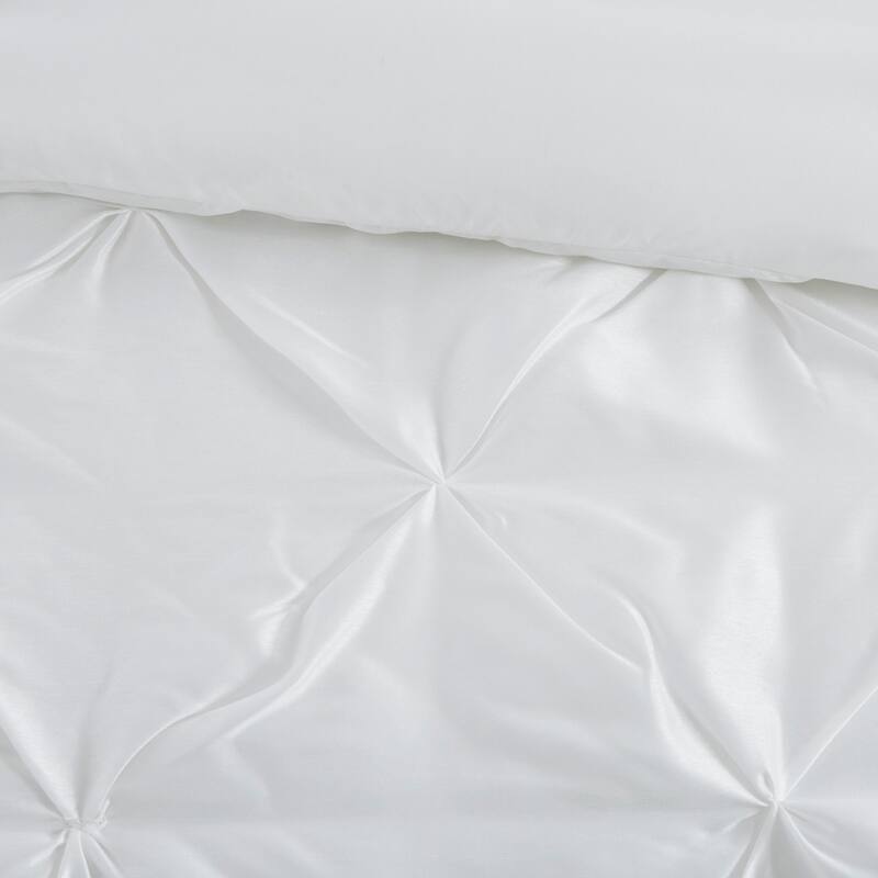 GDF Studio - Laurel 7-Piece Tufted Comforter Set with Decorative Pillows