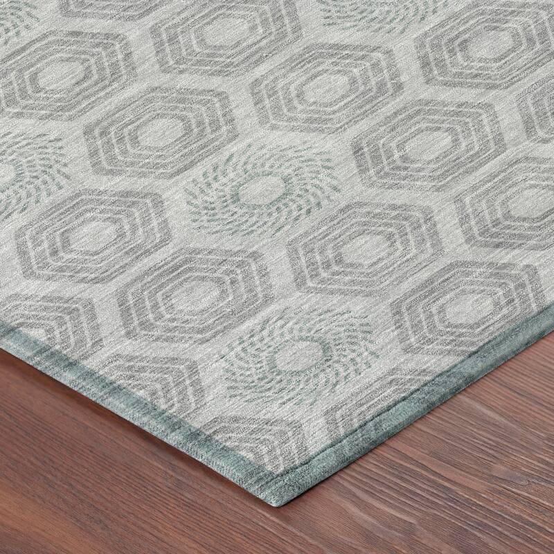 Machine Washable Indoor/ Outdoor Modern Hugoton Chantille Rug
