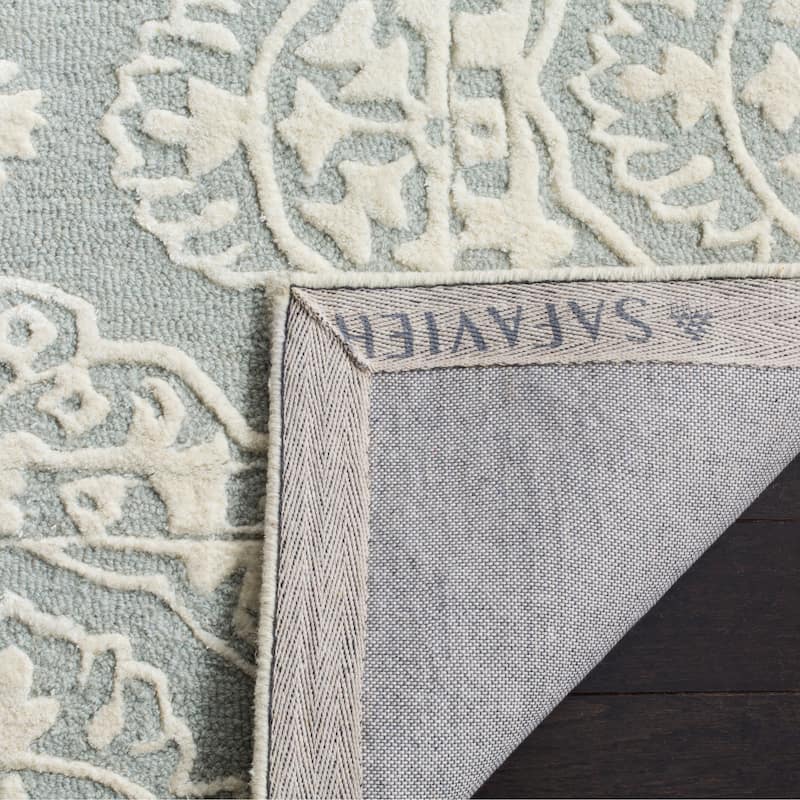 SAFAVIEH Handmade Bella Wivine Modern Floral Wool Rug