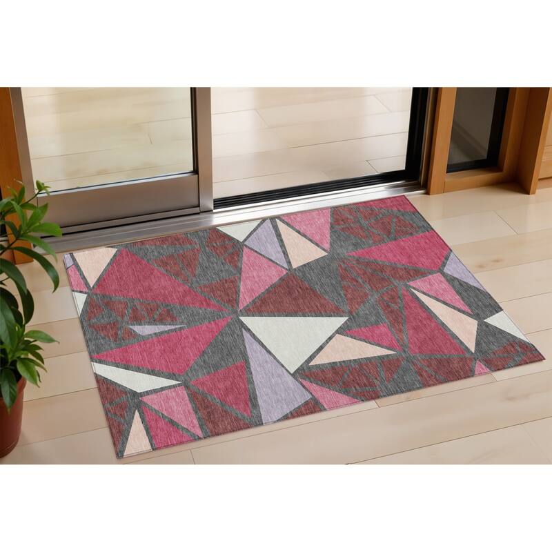 HomeRoots Geometric Transitional Rectangle Outdoor Rug - 3' x 5'