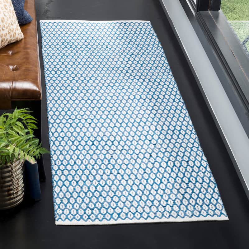SAFAVIEH Handmade Flatweave Montauk Cassidy Casual Cotton Rug - 2'3" x 9' Runner - Blue/Ivory