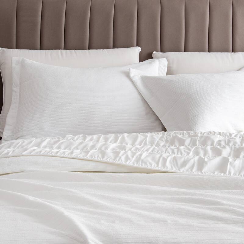 Luxurious Textured Spandex Solid Quilt Set With Shams