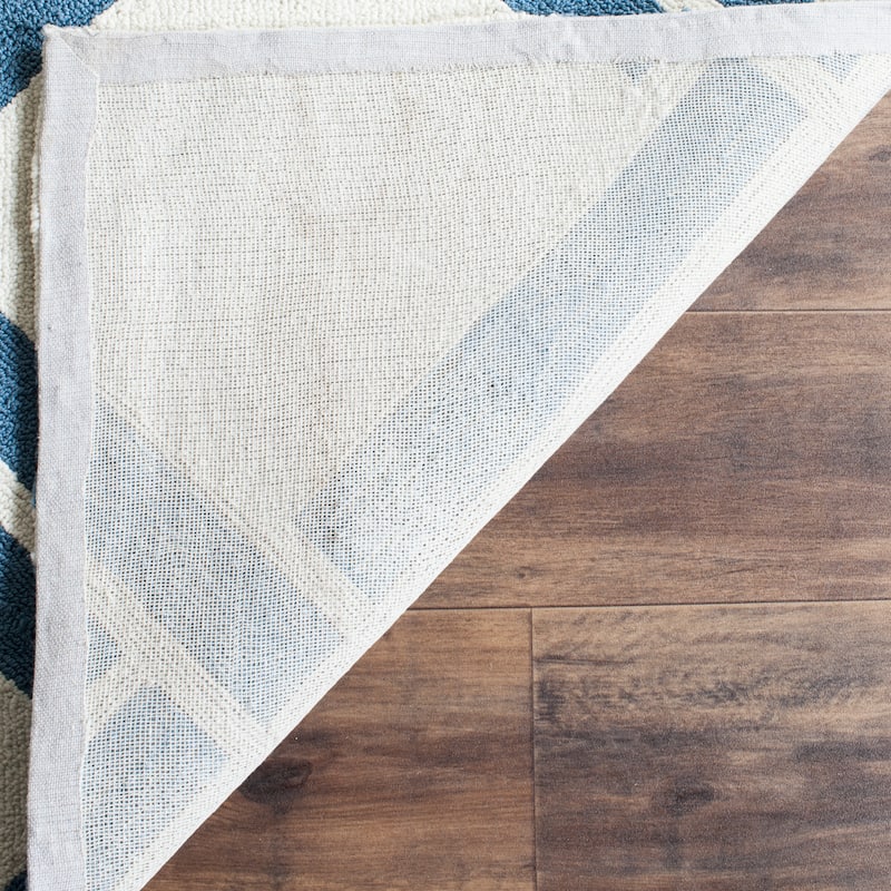 SAFAVIEH Handmade Four Seasons Minoo Floral Rug