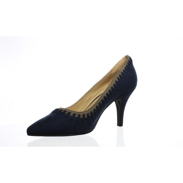 navy pumps size 7