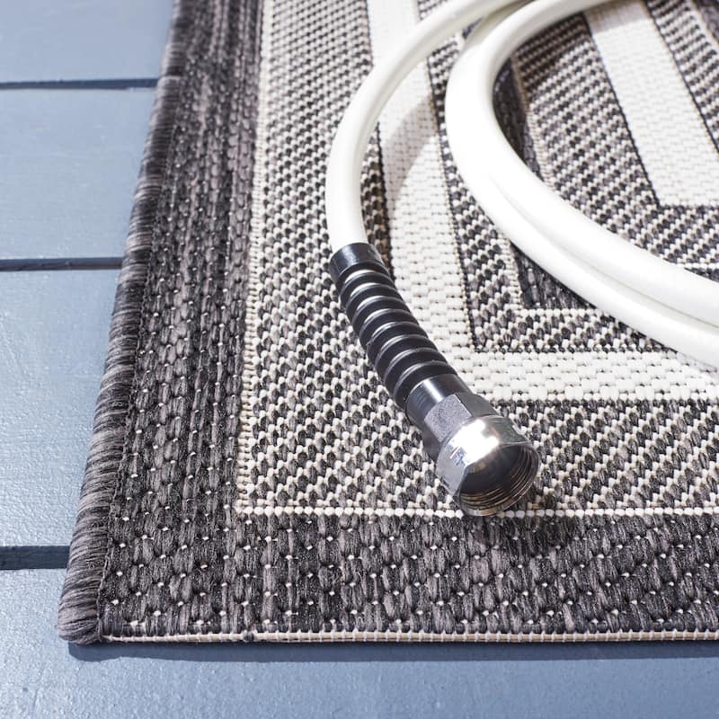 SAFAVIEH Courtyard Vickie Indoor/ Outdoor Waterproof Patio Backyard Rug