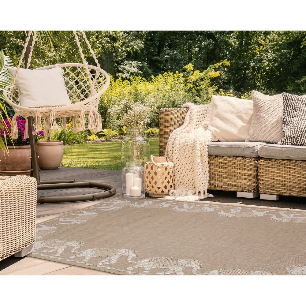 Liora Manne Carmel Marching Elephants Indoor/Outdoor Area Rug