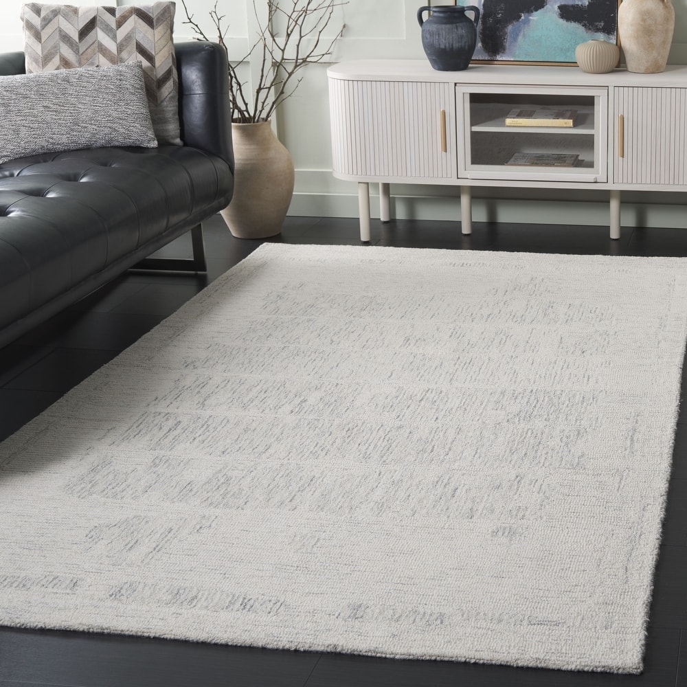 SAFAVIEH Handmade Ebony Isaurinda Wool Rug