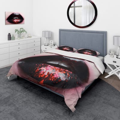 Designart 'Plump Woman Lips With Black and Pink' Modern Duvet Cover Set