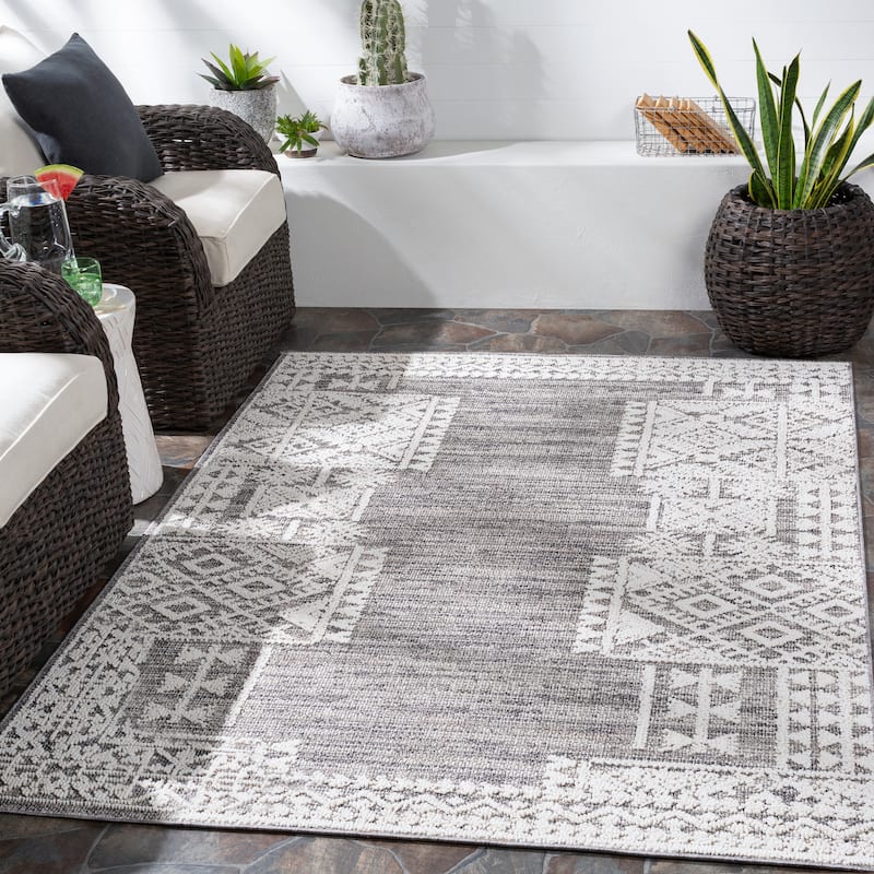 Grieg Indoor/ Outdoor Farmhouse Area Rug - 7'10" x 10'3" - Grey