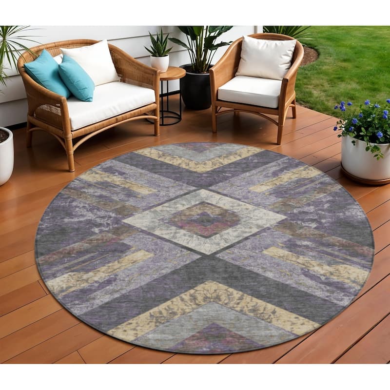HomeRoots Geometric Transitional Rectangle Outdoor Rug - 8' Round