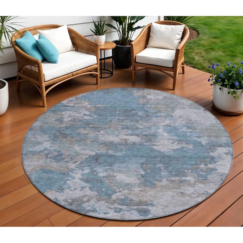 HomeRoots Abstract Transitional Rectangle Outdoor Rug - 8' Round