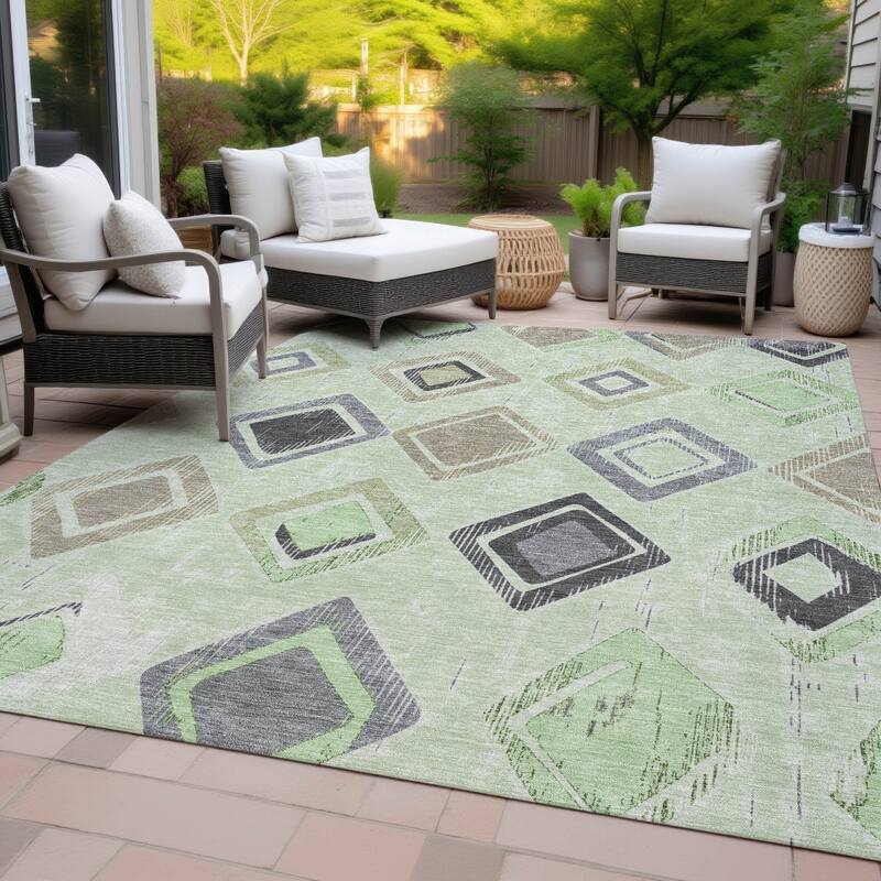 Machine Washable Indoor/Outdoor Diamond Contemporary Chantille Rug