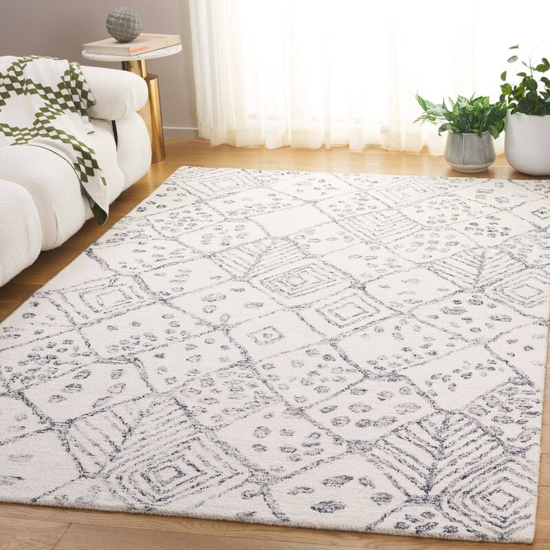 SAFAVIEH Handmade Ebony Maiki Boho Wool Rug - 9' x 12' - Ivory/Grey