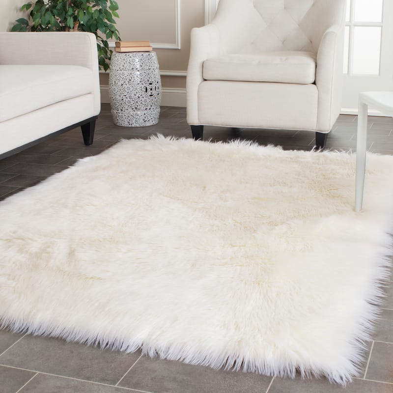 SAFAVIEH Faux Sheep Skin Alexandria 2.4-inch Thick Rug