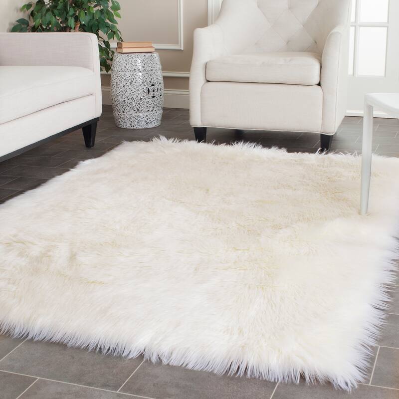 SAFAVIEH Faux Sheep Skin Shona 2.4-inch Thick Rug