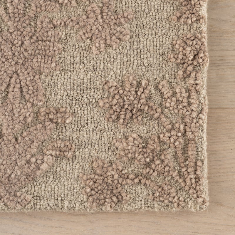 Nuloom Thalena Transitional Floral and Paisley Rug