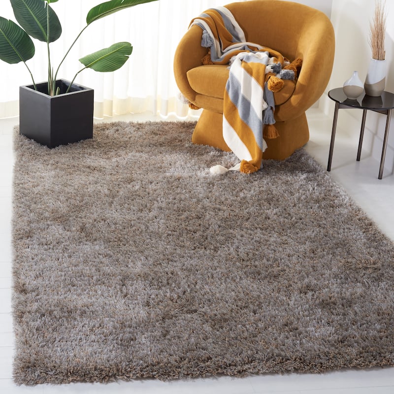 SAFAVIEH Handmade Toronto Shag Yasmine Polyester Rug - 4' x 6' - Mushroom