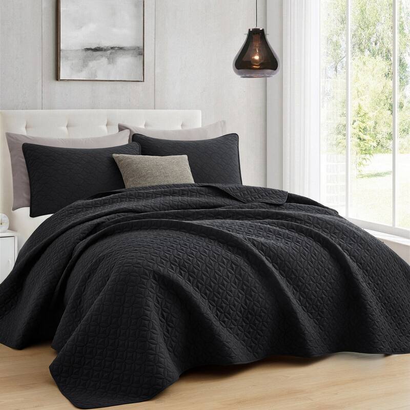 Interlocking Ring Quilted Coverlet Set