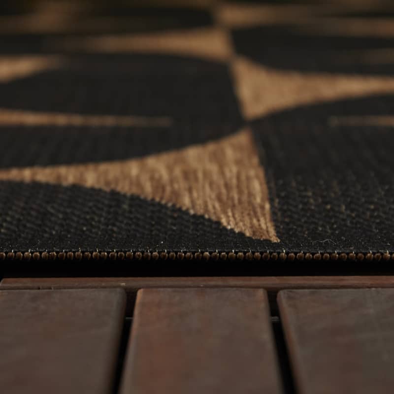 Nielsen Modern Indoor/Outdoor Area Rug