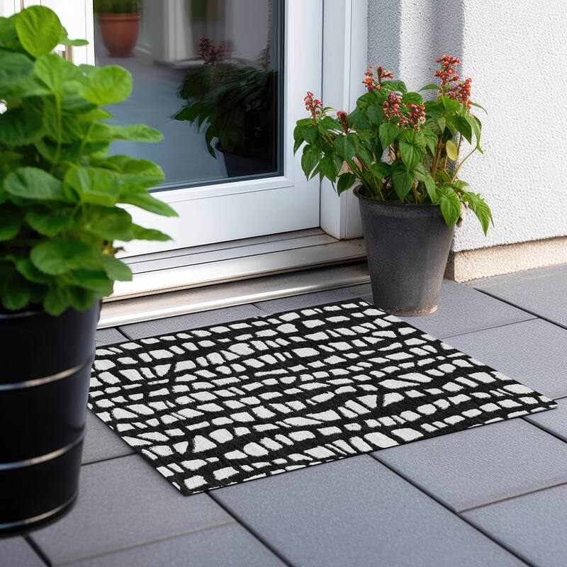 Machine Washable Indoor/ Outdoor Chantille Modern Abstract Rug - Black - 1'8" x 2'6"