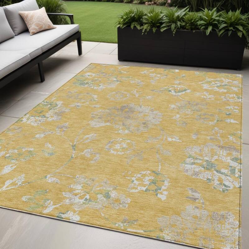 HomeRoots Floral Transitional Rectangle Outdoor Rug - 5' X 8'