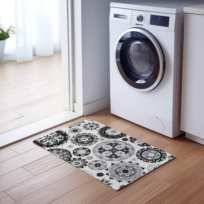 Machine Washable Indoor/ Outdoor Chantille Casual Medallion Rug