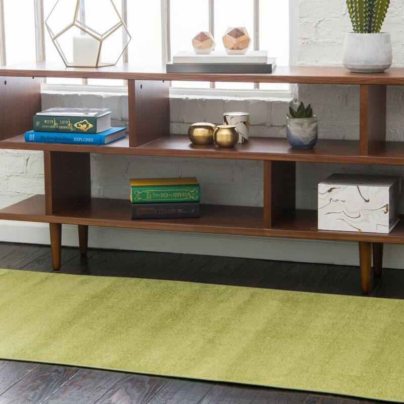 Traditional Yhogarc Collection Area Rug - Green - 2'9"x9'10"