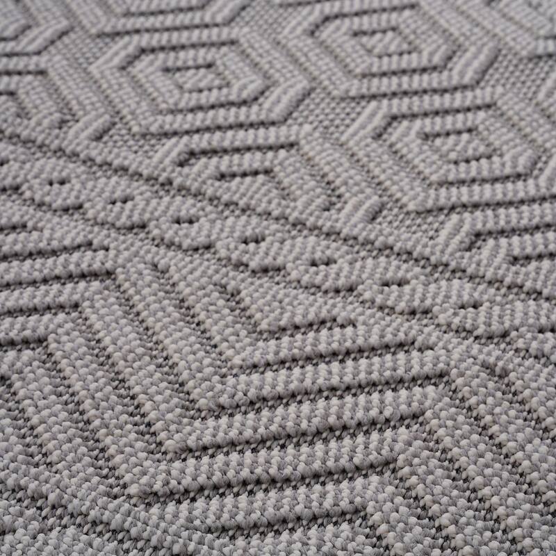 Guros Collection White / Geometric Indoor / Outdoor Non-Shedding Area Rug