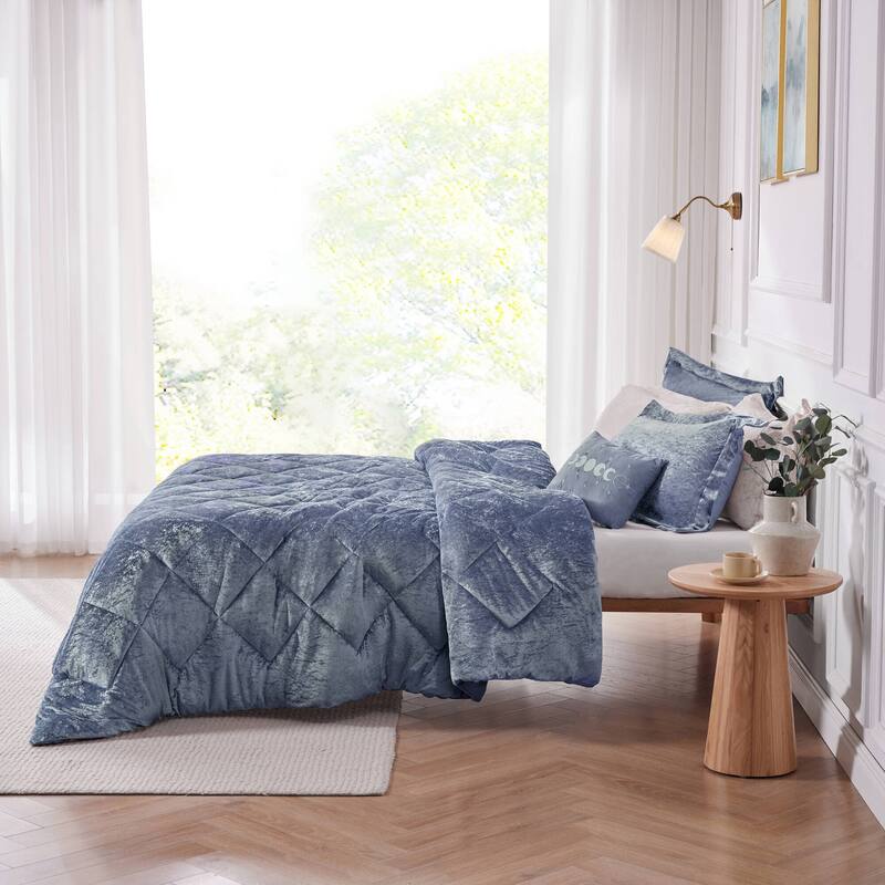 Intelligent Design Isabel Velvet Comforter Set
