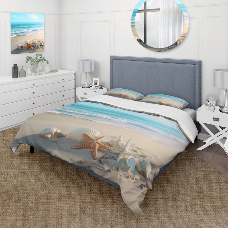 Designart "Coastal Seashore" Beige Modern - Bedding Set With Shams