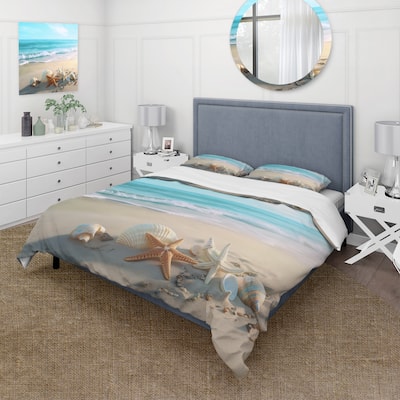 Designart "Coastal Seashore" Beige Modern - Bedding Set With Shams