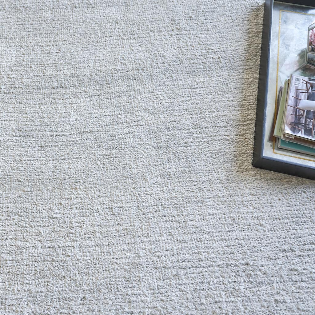 EXQUISITE RUGS Plush Hand-knotted Chrome Area Rug.