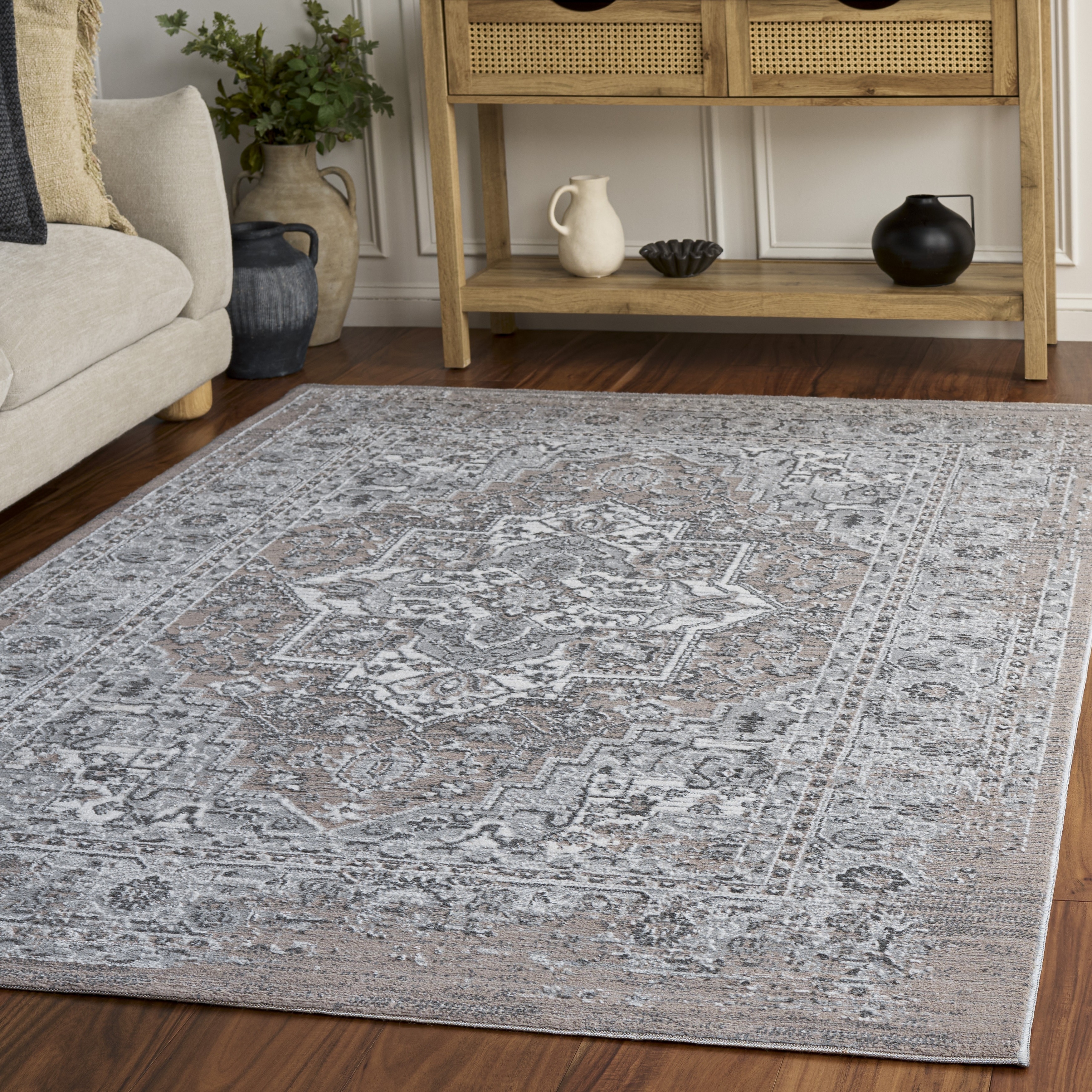 SAFAVIEH Chamber Maris Medallion Distressed Rug
