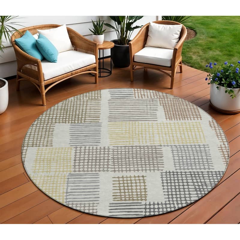 HomeRoots Geometric Transitional Rectangle Outdoor Rug - 8' Round